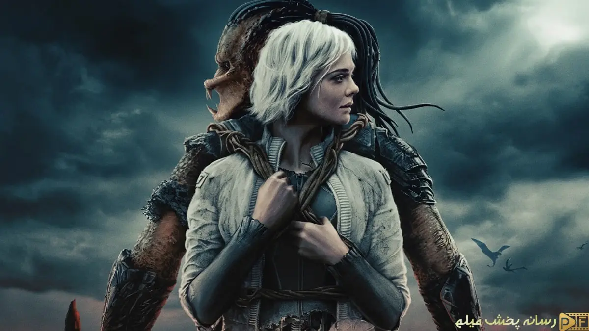 ال فانینگ در کنار غارتگر در پوستر رسمی فیلم Predator: Badlands 2025