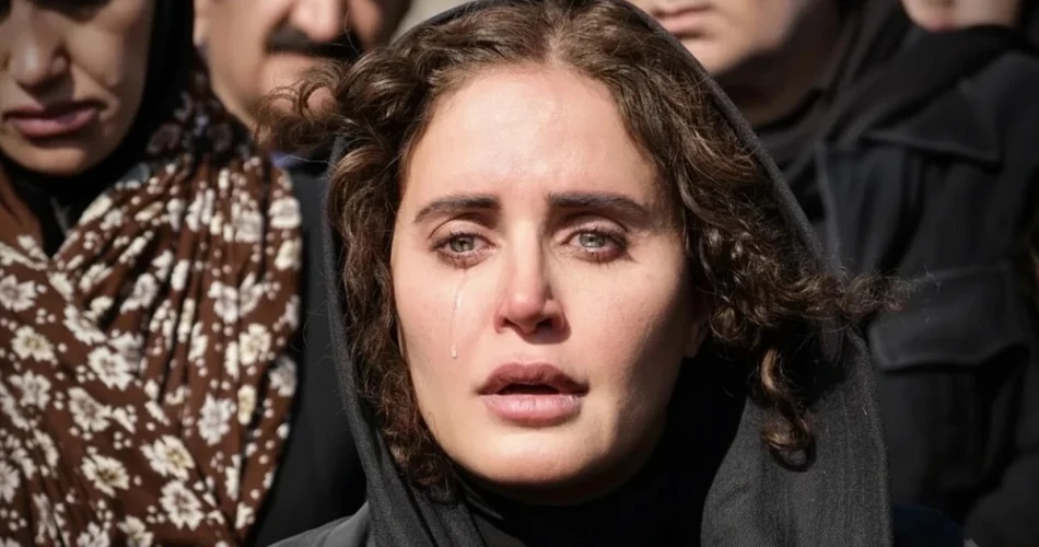 چهره گریان و متفاوت الناز شاکردوست در نمایی از فیلم سینمایی عروس چشمه