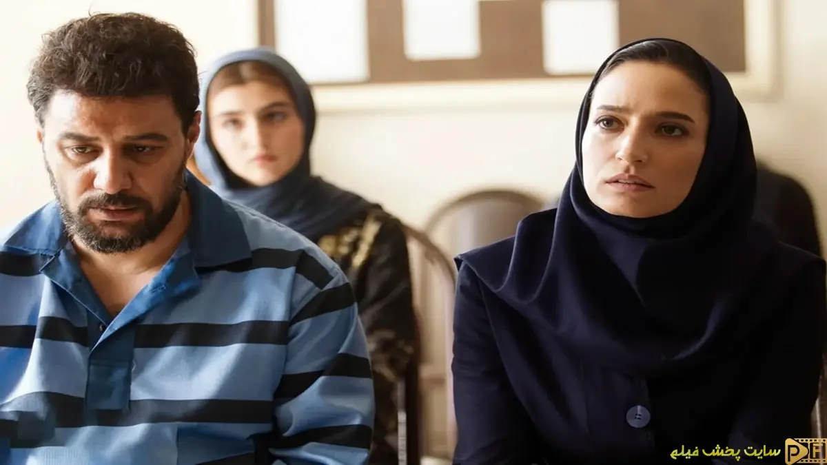 تقابل احساسی جواد عزتی و نگار جواهریان در نمایی از اتاق ملاقات فصل دوم سریال وحشی