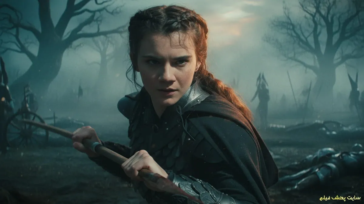 نمایی از یک زن جنگجو در میدان نبردی مهآلود از سریال تاریخی و حماسی چرخه پندراگون: ظهور مرلین